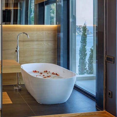 Soak in the bath tub while gazing out at the Aegian Sea