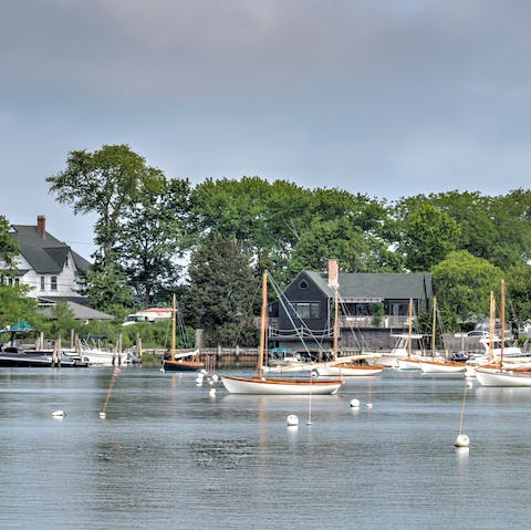 Stroll down to the local harbour at West Neck Bay – a fifteen-minute stroll away