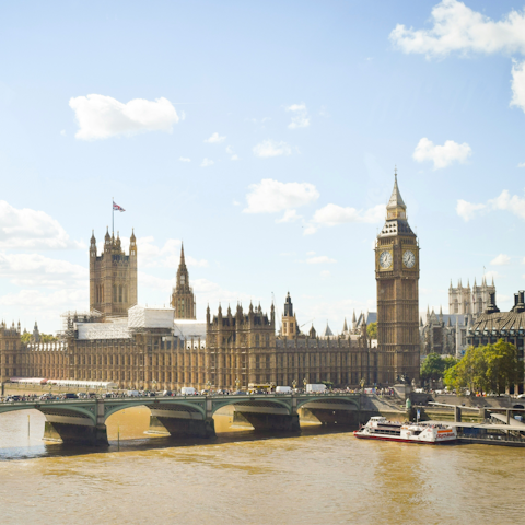 Explore London by boat – Westminster is thirty minutes way