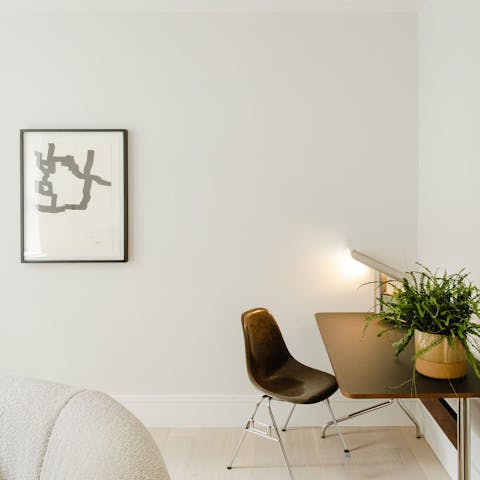 Write, read and connect with friends from the work space