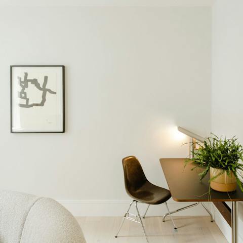 Write, read and connect with friends from the work space
