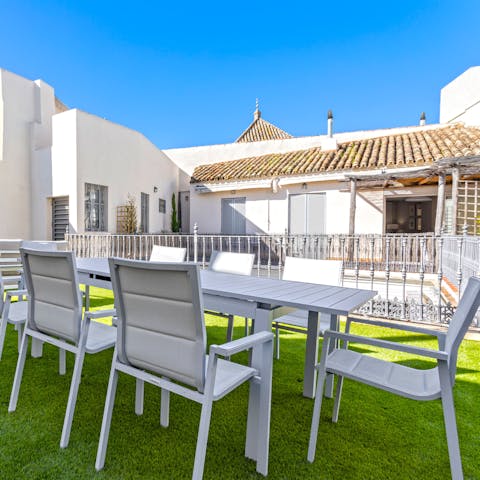 Serve up a delicious alfresco feast when the sun is shining