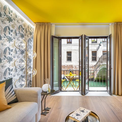 Relax in the living room and watch gondolas glide along the canal