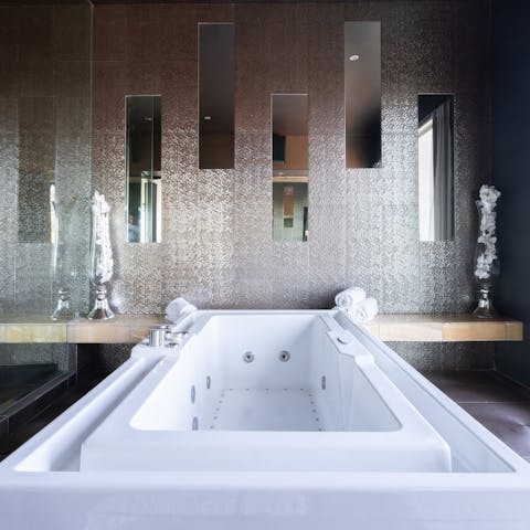 Head off for a long soak in the luxurious whirlpool bath tub