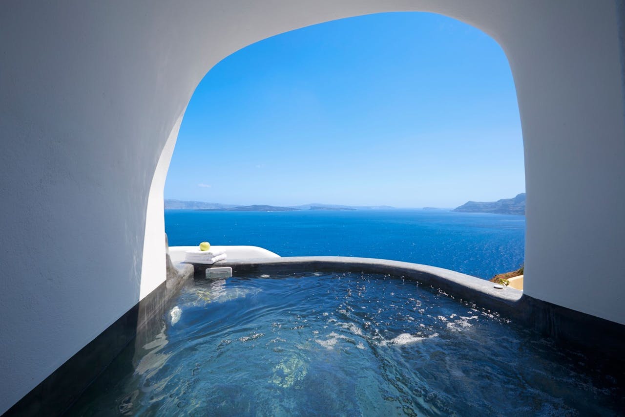 The Radiant Muse, Oia, Santorini | Plum Guide