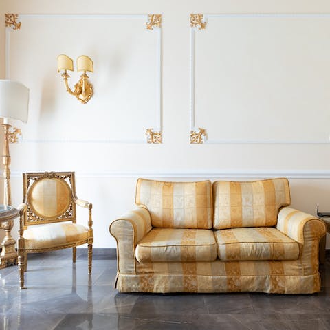 Plan your Rome itinerary in the refined and elegant living space