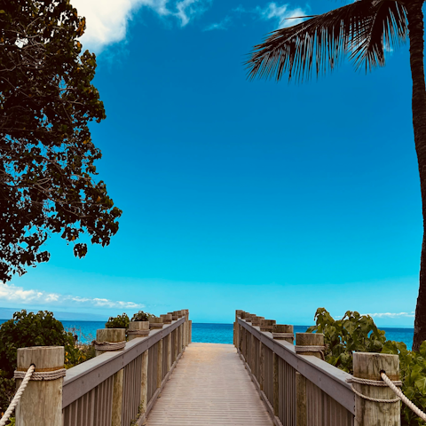 Enjoy blissful Maui days on Kaanapali Beach – moments away