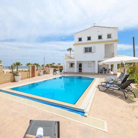 Grab an ice-cold drink and make yourself comfortable in one of the sun loungers next to the private pool