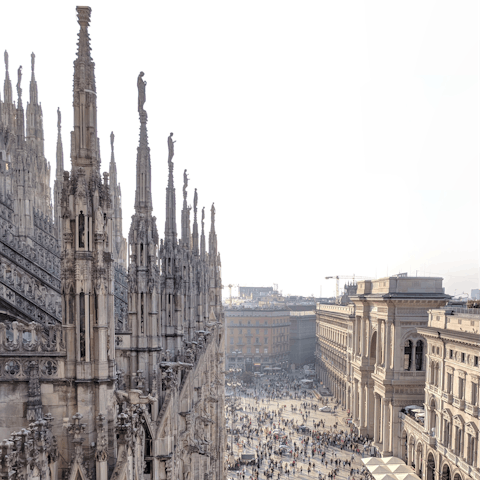 Take a 20-minute stroll towards Milan's central Duomo