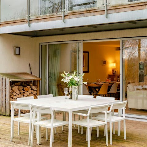 Light the barbecue and savour magical evenings outdoors