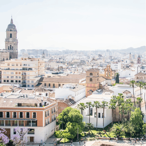 Explore this home’s location in the heart of Málaga, including the cathedral 600 metres away