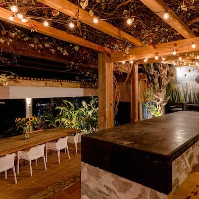 Gather everyone together in the outdoor bar area for some cocktails under the stars and tasty snacks fresh off the barbecue