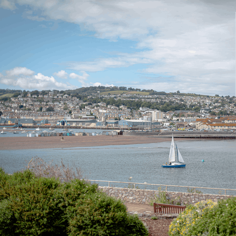 Spend the day perusing the boutiques and eating crab along the Torquay Marina