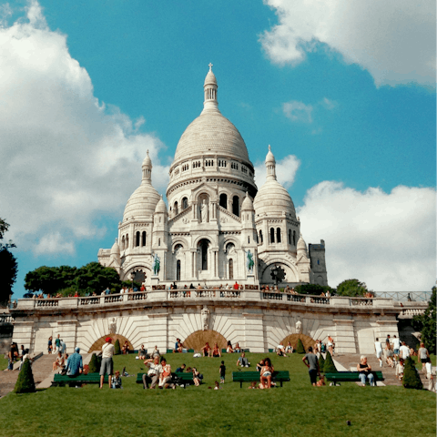 Take a stroll to Montmartre and admire the Sacré Coeur
