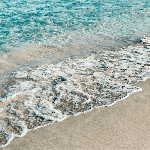 Stay just 800m from the beach