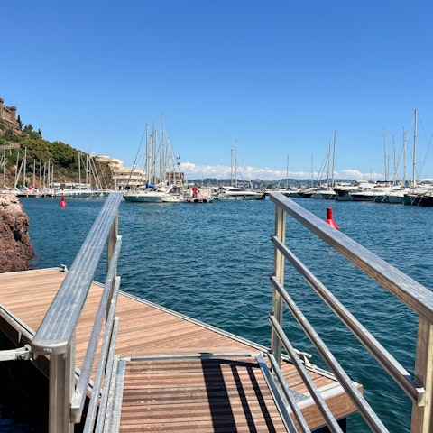 Explore the French Riviera coast by boat from the private pontoon