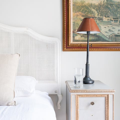 The elegant bedside reading lights