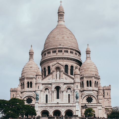 Take a thirteen-minute stroll up the hills of Montmartre to the Sacré-Cœur