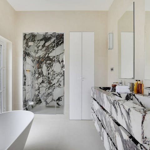Get ready in the luxurious bathroom before a night out in the City of Light