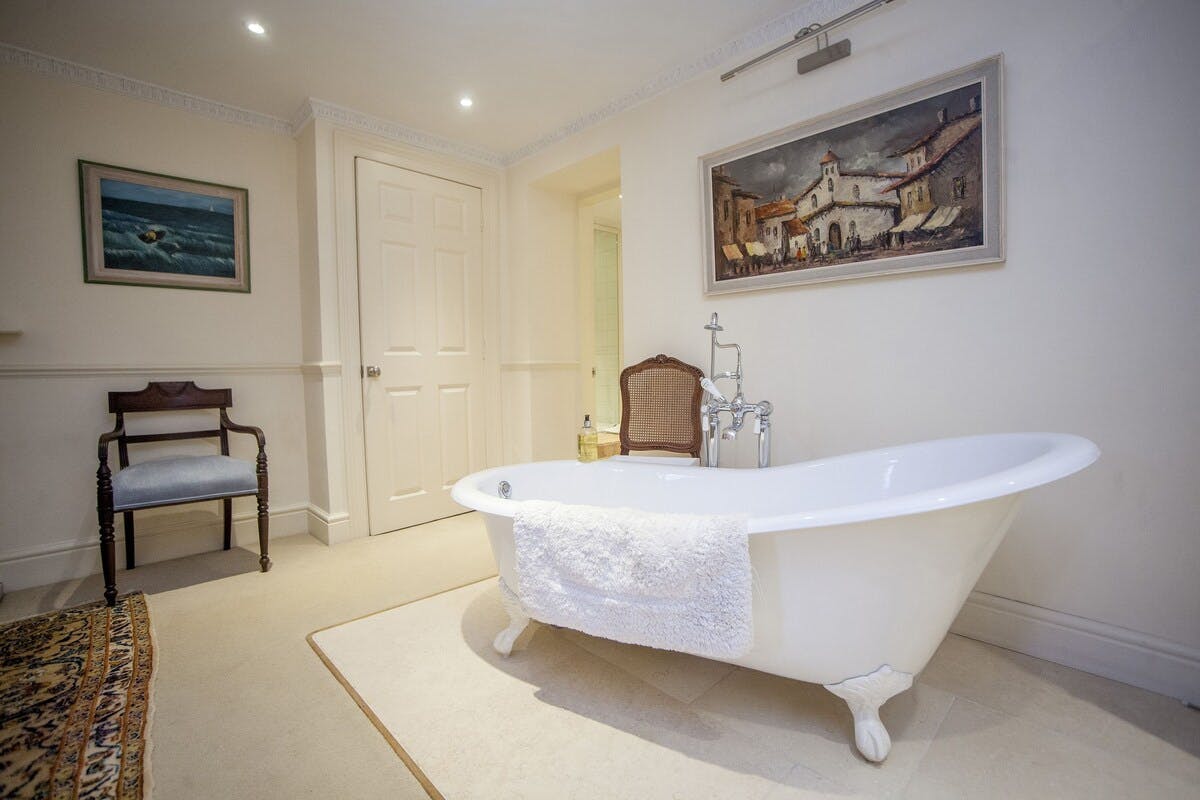 Ultimate Bath Buying Guide | James Hargreaves Bathrooms