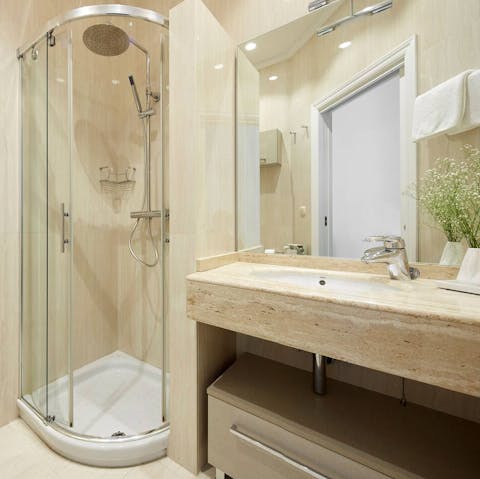 A rainfall shower adds a little luxury