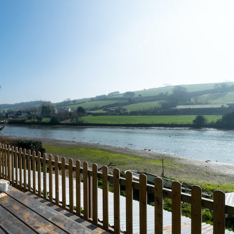 Enjoy breathtaking panoramic views of the Salcombe-Kingsbridge Estruary