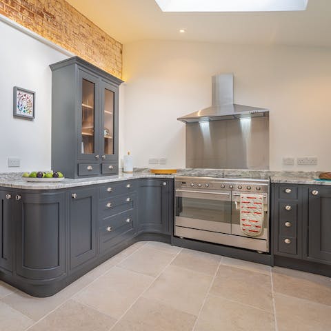 Prepare a delicious Sunday lunch in the vast country kitchen