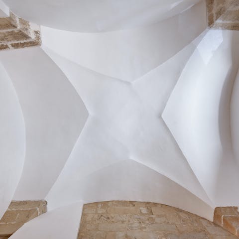 Admire historic architecture at every turn thanks to original vaults and exposed stone