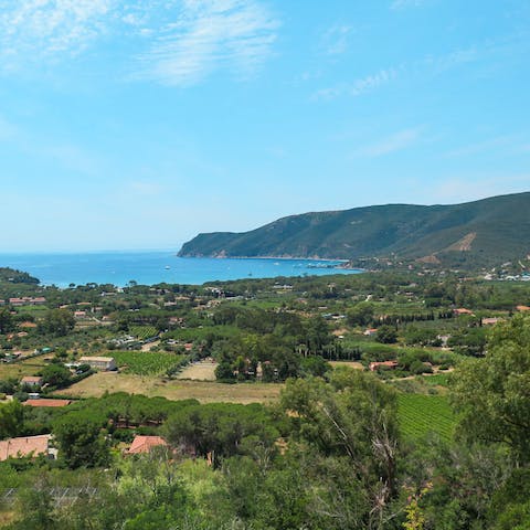 Walk to Lacona's centre and Lacona Beach, both just over twenty minutes away
