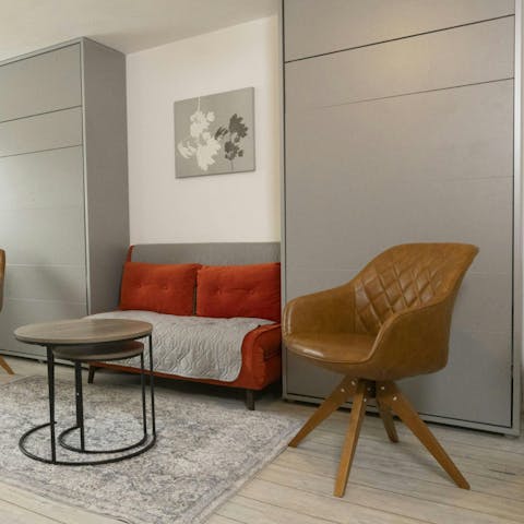 Unwind after busy days in the cosy living space