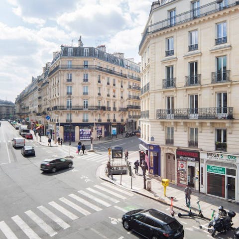 Discover countless shops and restaurants within walking distance
