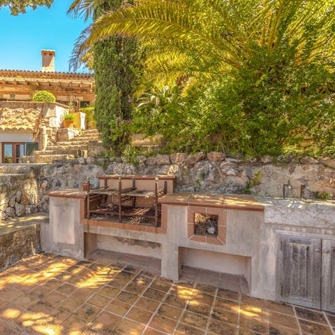 Prepare a meal on the traditional barbecue and dine alfresco in the sunshine