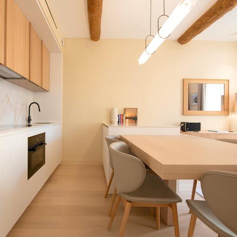 Cook crêpes and omelettes in the sleek kitchen