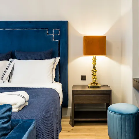 Sleep well in the luxurious bed