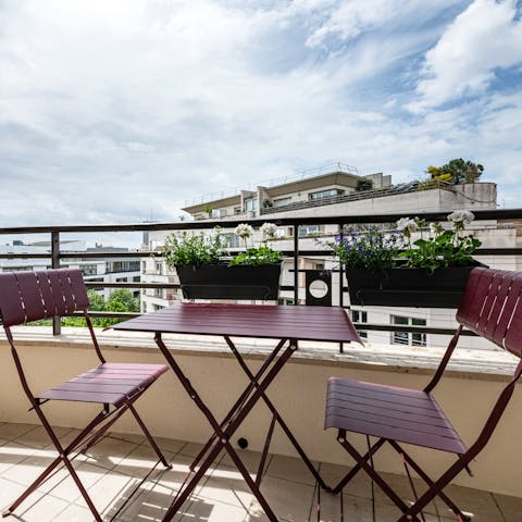 Watch a sunset on the balcony, ideal for fresh-air hangouts