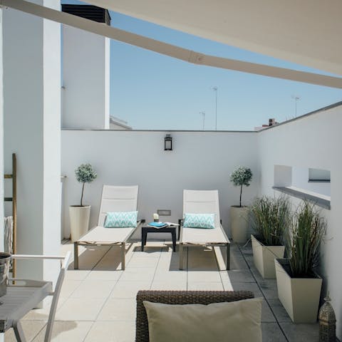 Catch some rays while enjoying your holiday read on the loungers