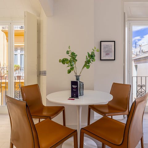 Relax with drinks before heading out to a nearby restaurant