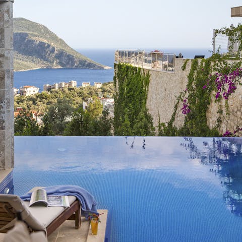 Admire the incredible views over the sea and walk to the beach in just 1.5km