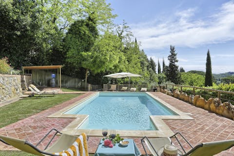 The villa is perfect for large groups, with plenty of space to spread out and enjoy all the amenities it has to offer, including a large kitchen, multiple bedrooms, and a private pool.