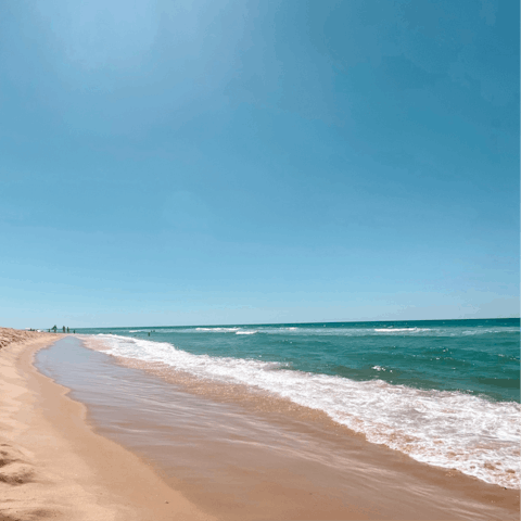 Follow the scent of the sea air and embrace the sandy beaches of Saint Briac and Saint Lunaire only 2km from this delightful home