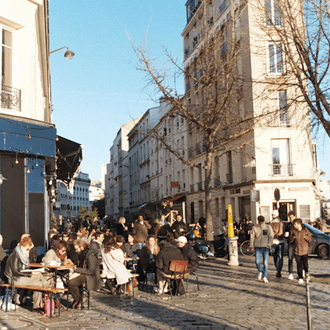 Experience life like a local in lively Bellville – a twenty-minute walk away