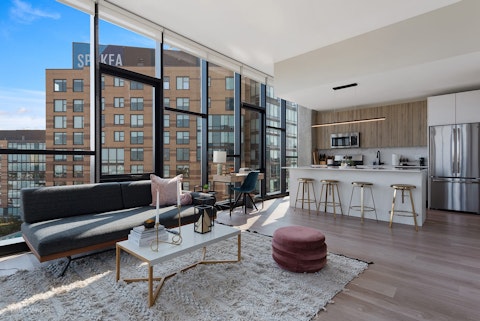 Cook, work, and unwind with Chicago skyline views all around