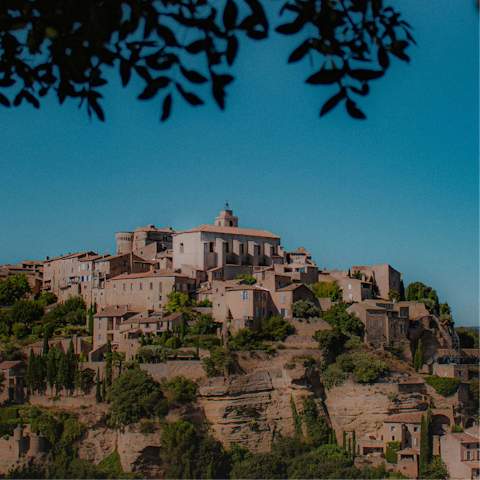 Explore the hilltop village of Ménerbes – just five-minutes away