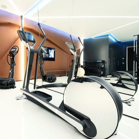 Work out in the well-equipped gym