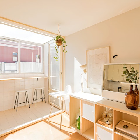 Take a perch at the breakfast bar with morning coffees and pastel de natas