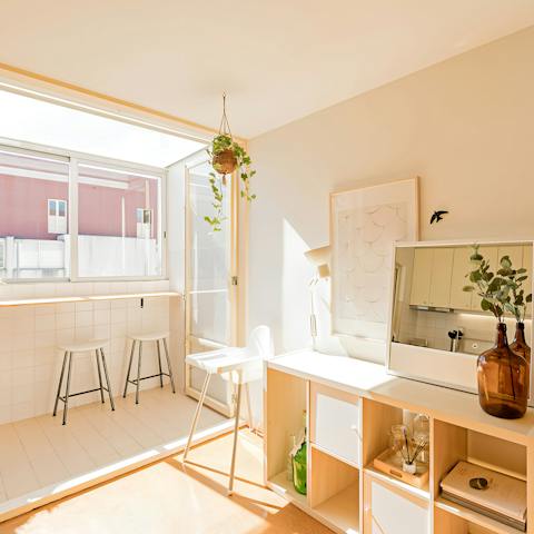 Take a perch at the breakfast bar with morning coffees and pastel de natas