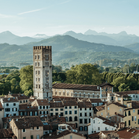Visit the medieval city of Lucca, a twenty-minute drive away