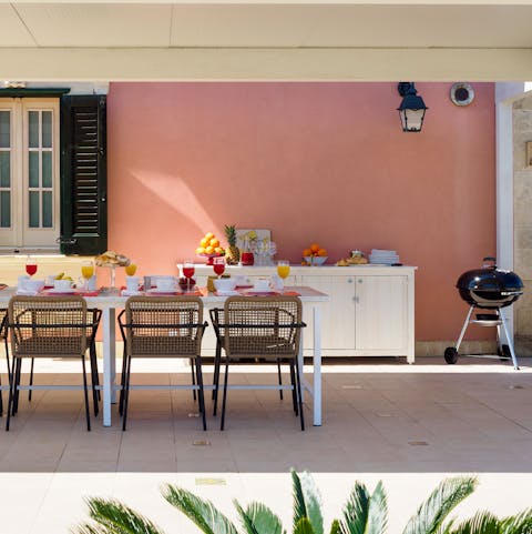 Enjoy drinks and dinner alfresco on the shaded patio