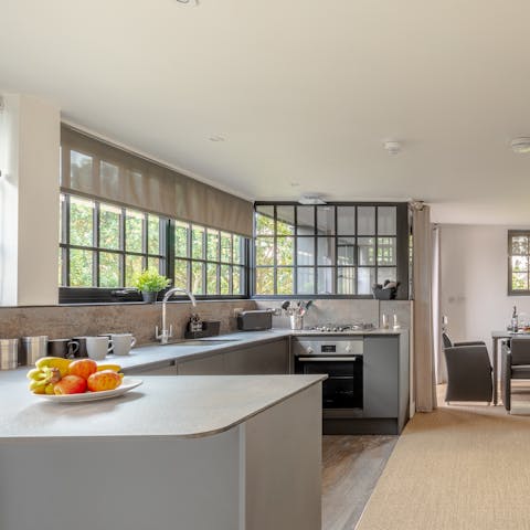 Make full use of the large kitchen space and work your culinary magic