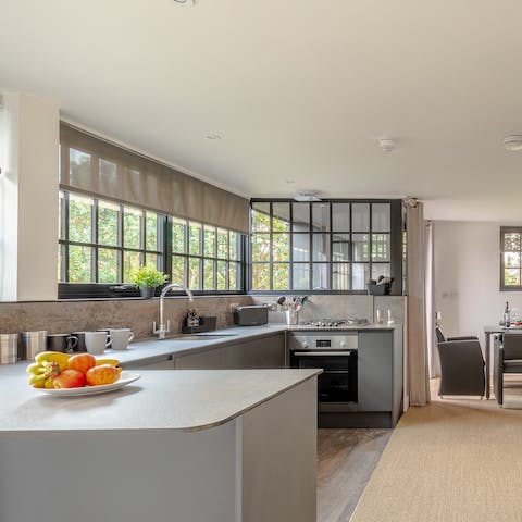 Make full use of the large kitchen space and work your culinary magic